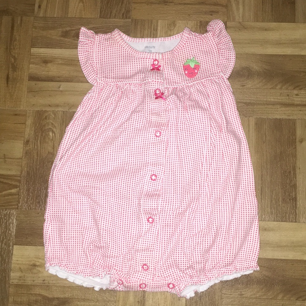 5/$20 Strawberry Romper 🍓